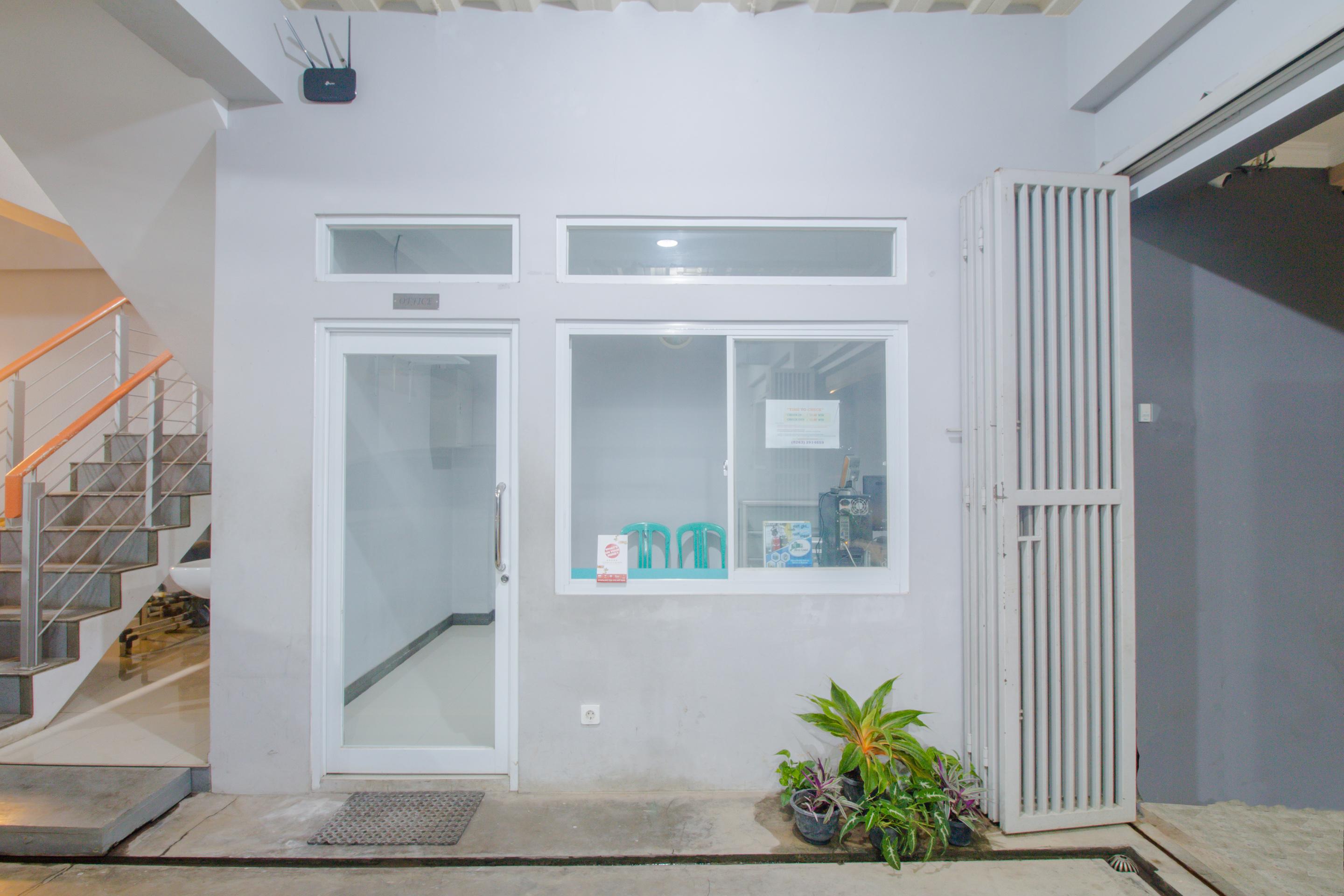 Hotel Oyo 871 Aira Costel Cianjur Exterior foto